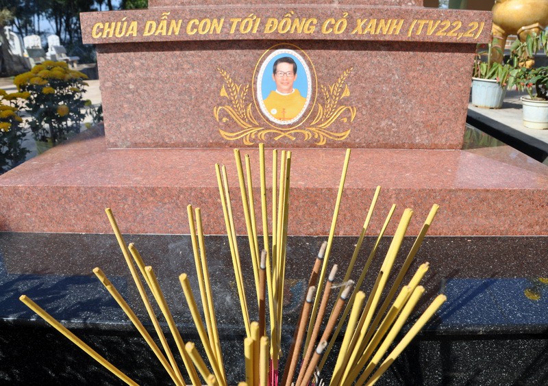 Ngôi Mộ Cha Phaolô Nguyễn Công Minh đã hoàn thành