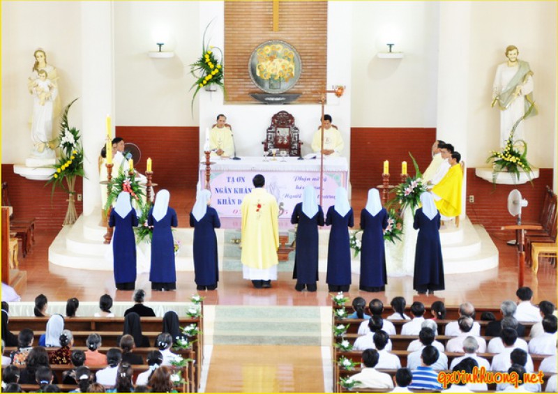 Giáo xứ Vinh Hương - Thánh lễ tạ ơn Ngân Khánh Khấn Dòng Soeur LêThị Duy Nhơn