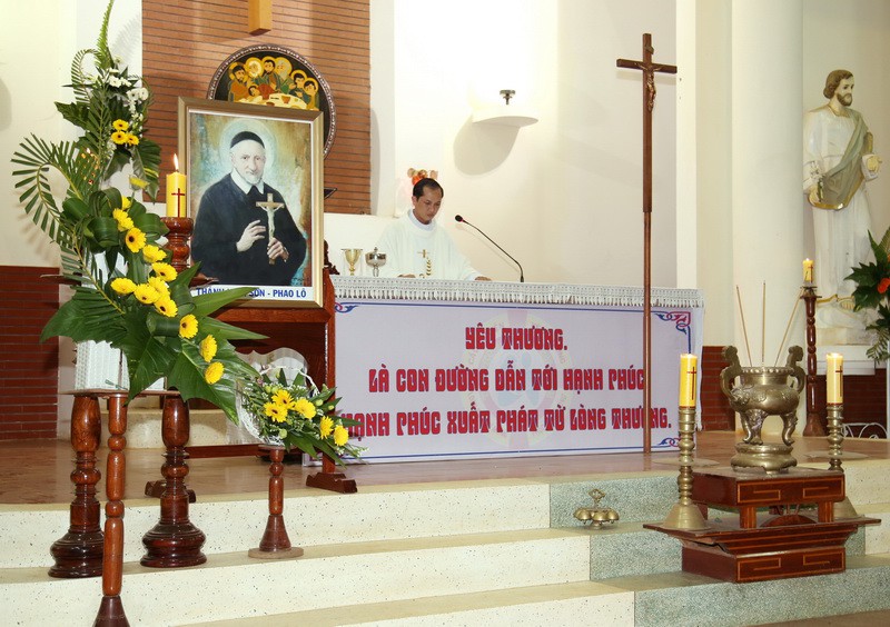 Gia trưởng giáo họ Vinh Sơn mừng lễ bổn mạng