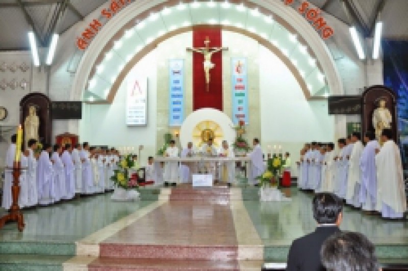 Thánh lễ khai mạc năm Ðời sống Thánh Hiến tại GP Ban Mê Thuột