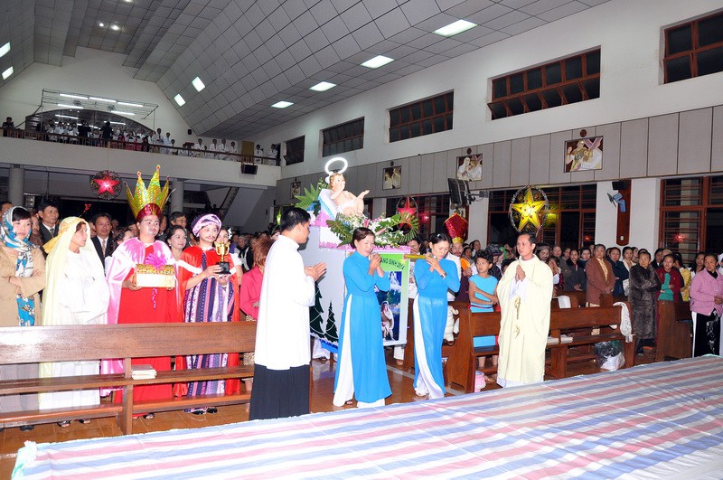 Gx. Vinh Hương - Đêm Canh thức và thánh lễ Mừng Chúa Giáng Sinh