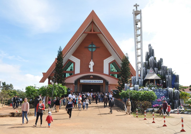 Giáo xứ Vinh Hương tham dự giờ Chầu tại giáo xứ Xã Đoài