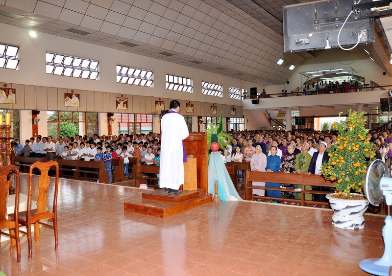 Giáo xứ Vinh Hương - Tĩnh tâm ngày thứ hai trong tuần Chầu Lượt