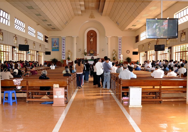 Cộng đoàn giáo xứ Vinh Hương dọn mình đón Tuần Đại Phúc