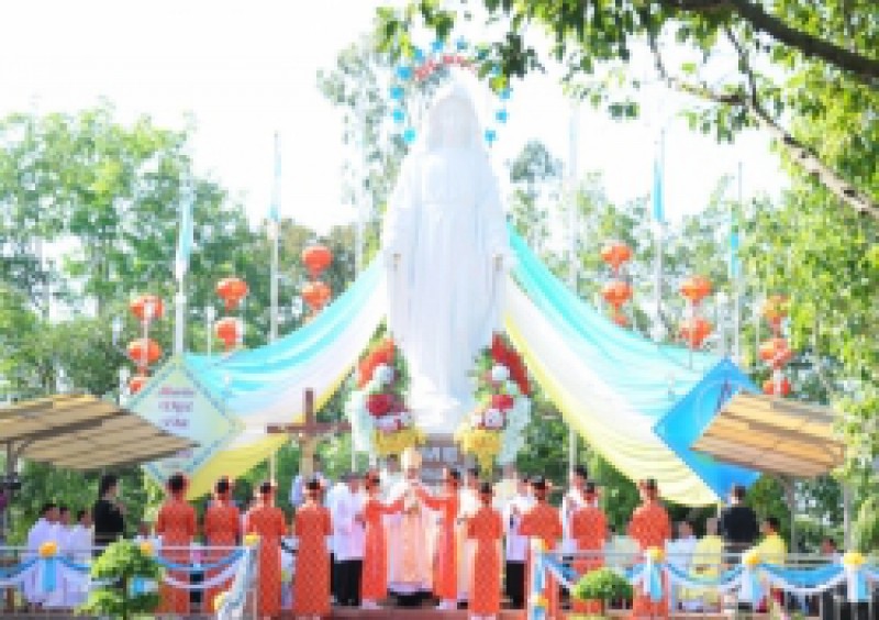 Đại lễ mừng kính Đức Mẹ Hồn Xác Lên Trời 15-8-2015