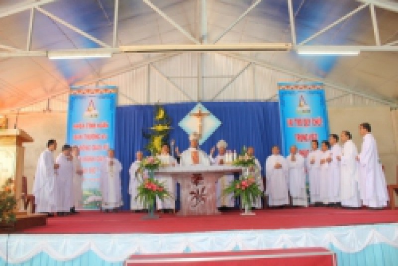 Thánh lễ khai mạc ngày Tĩnh Huấn ban thường vụ HĐGX và Ban hành Giáo họ biệt lập 2015