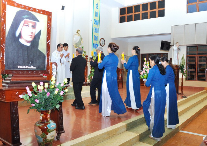 Lễ thánh Faustina, bổn mạng Cộng đoàn LCTX Vinh Hương