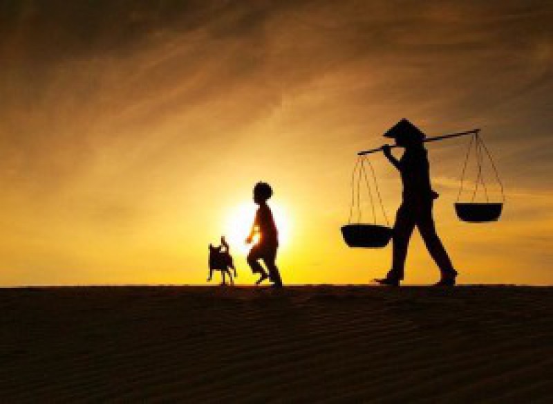 Người mẹ âm thầm