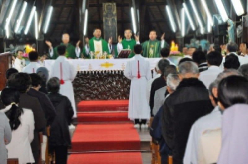 Thánh lễ bế mạc Tuần tĩnh tâm Linh mục & Phó tế Gp. BMT – 2015