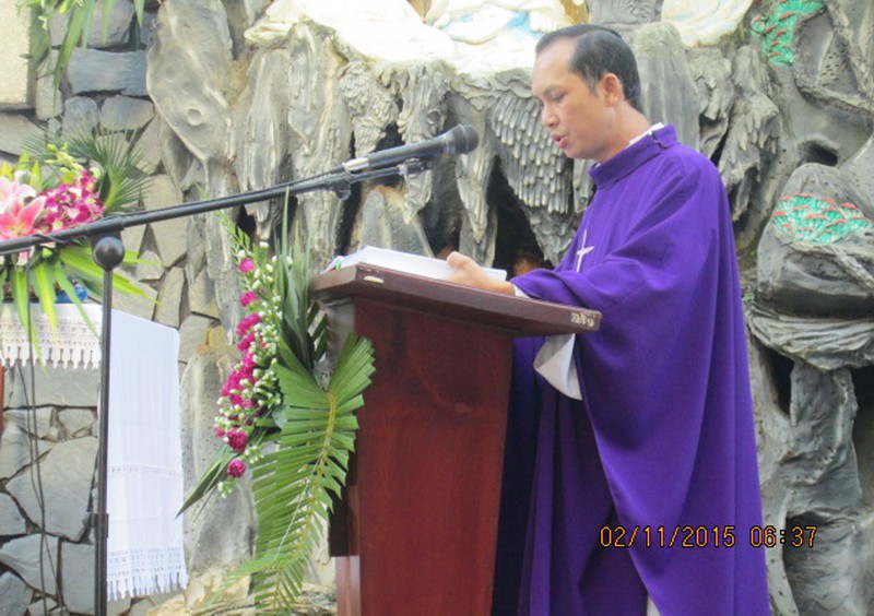 Lễ linh hồn tại nghĩa trang Phaolô.