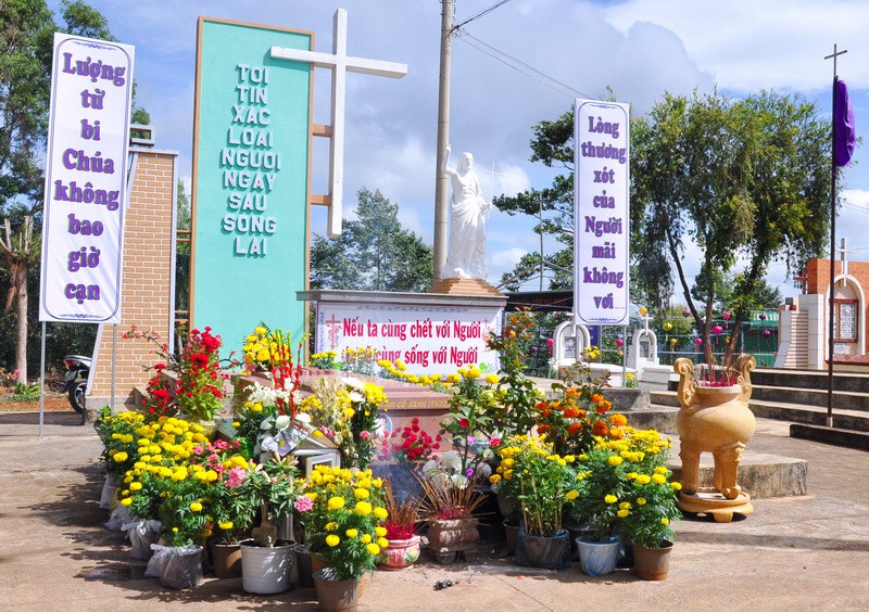 Sắc màu nghĩa trang