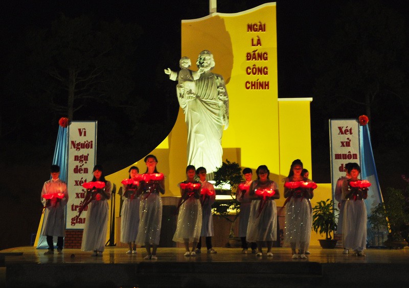 Vinh Hương - Video Canh Thức Giáng Sinh 2015