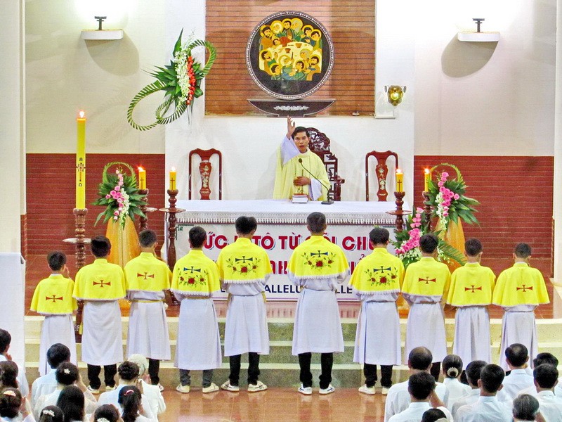 Giáo Xứ Vinh Hương - Thánh Lễ Đêm Vọng Phục Sinh 2016