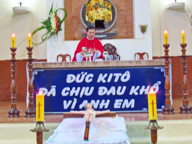 Vinh Hương - Hình ảnh phụng vụ Thứ Sáu Tuần Thánh