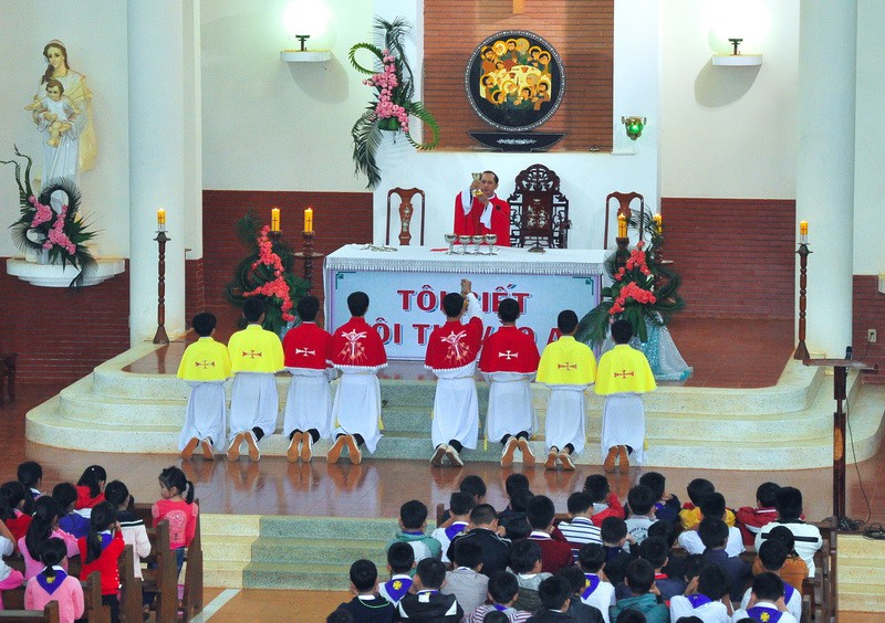 Vinh Hương - Lễ thánh Phêrô và Phaolô tông đồ, bổn mạng cha quản xứ