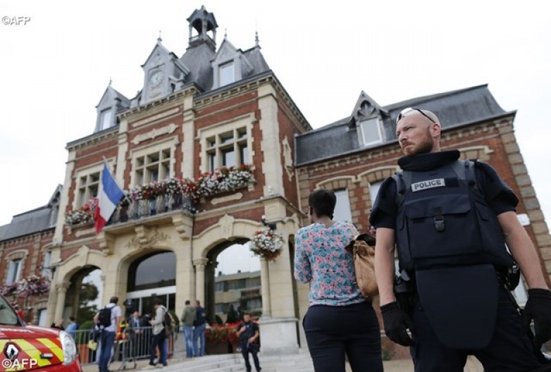 Tòa Thánh lên án vụ tấn công và sát hại linh mục ở Pháp