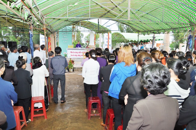 Vinh Hương - Thánh lễ cầu cho ông bà tổ tiên dịp khai mạc 60 năm thành lập giáo xứ