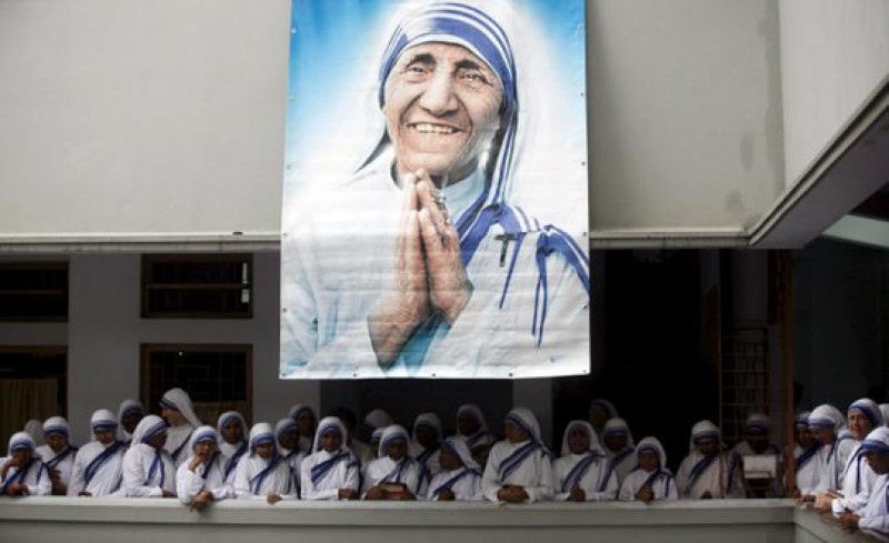 Giây phút cảm động nhất trong Lễ tuyên thánh Mẹ Teresa Calcutta