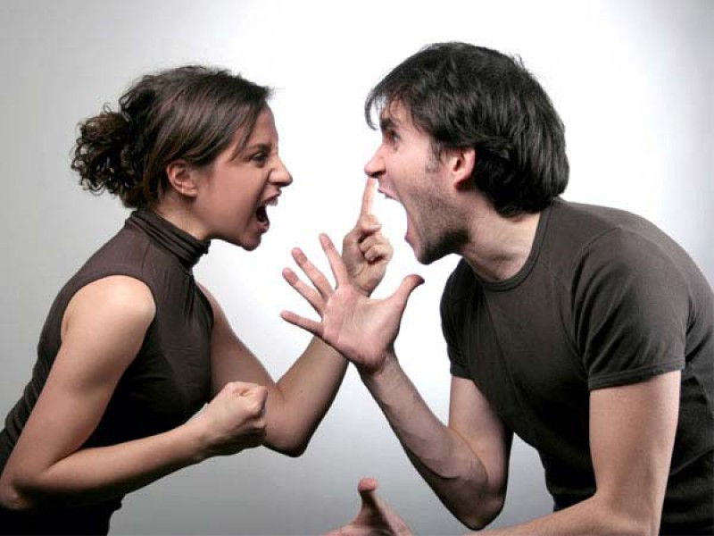 Đừng hét vào mặt nhau, mà hãy bắt đầu lắng nghe