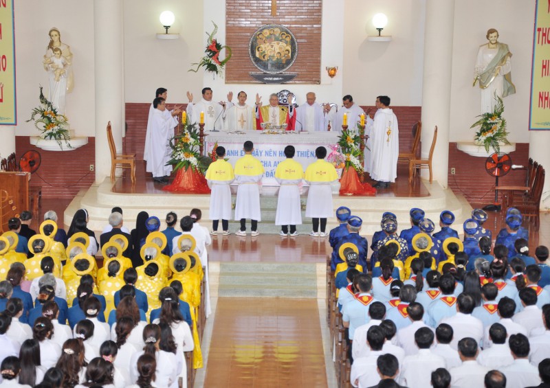 Lễ các Thánh Nam Nữ trong Năm Thánh giáo xứ Vinh Hương