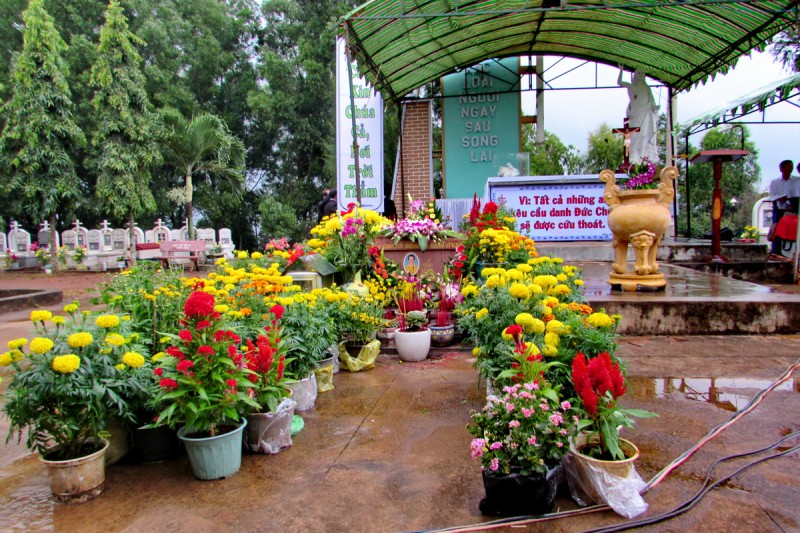 Vinh Hương - Thánh lễ cầu cho các tín hữu đã qua đời