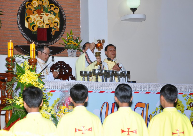 Vinh Hương - Lễ dâng Chúa Giêsu trong đền thánh