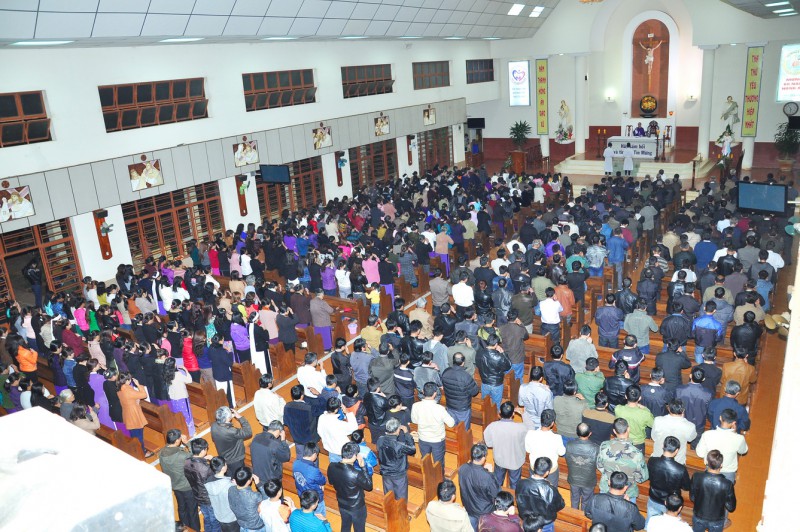 Thứ tư Lễ Tro tại nhà thờ Vinh Hương