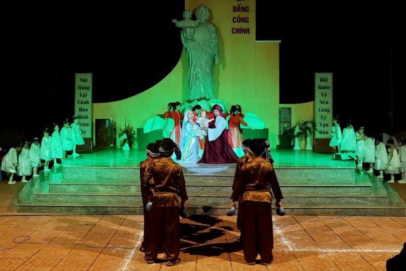 Video: Canh thức giáng sinh 2017 tại giáo xứ Vinh Hương