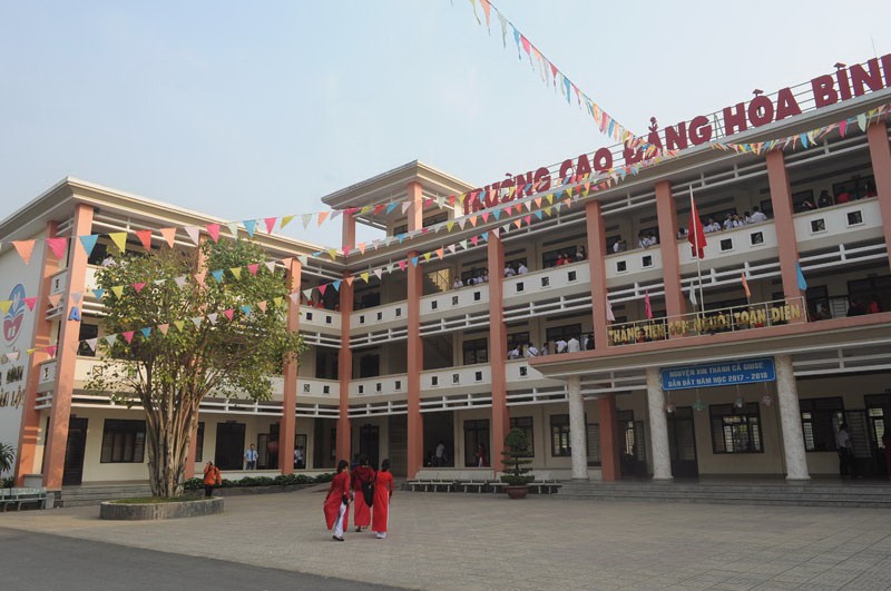 Trường Cao Đẳng Hòa Bình của giáo phận Xuân Lộc