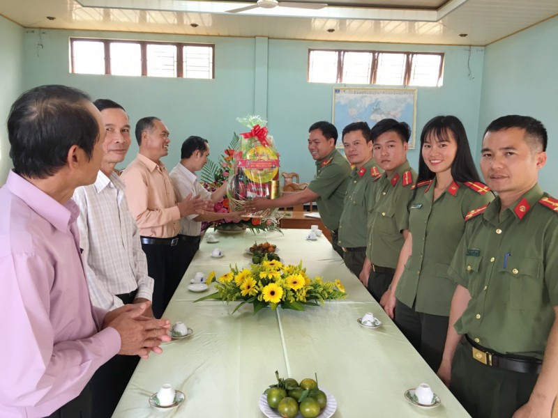 Vinh Hương - Phái đoàn chính quyền thăm và Chúc Mừng Giáng Sinh 2018