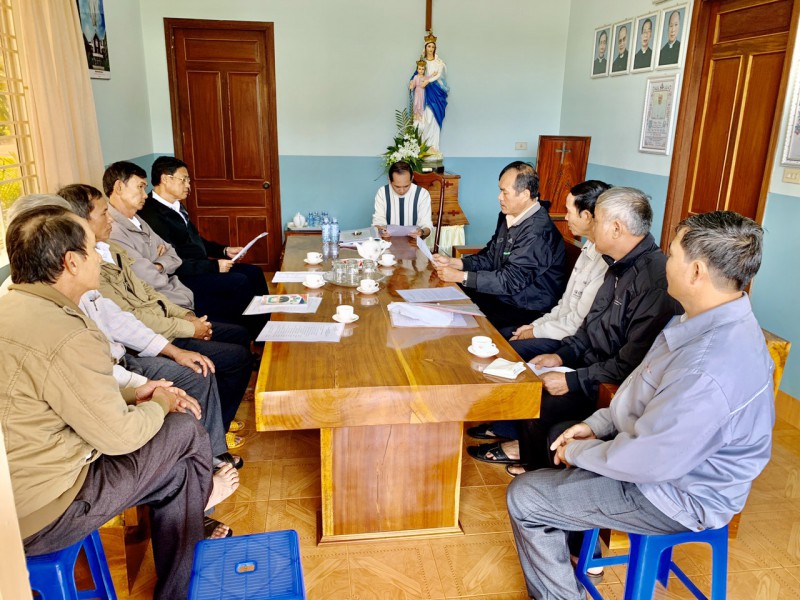 Vinh Hương – Về việc thuyên chuyển linh mục quản xứ