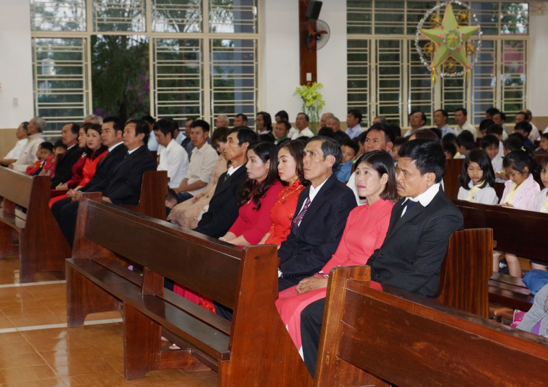 Vinh Hương – Lễ tạ ơn 30 năm hôn phối