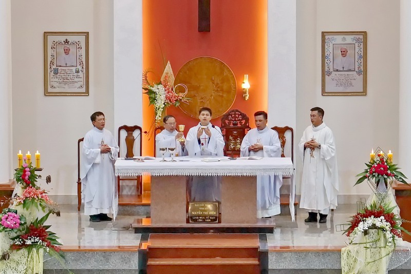 Vinh Hương - Thánh lễ tạ  ơn cuối năm