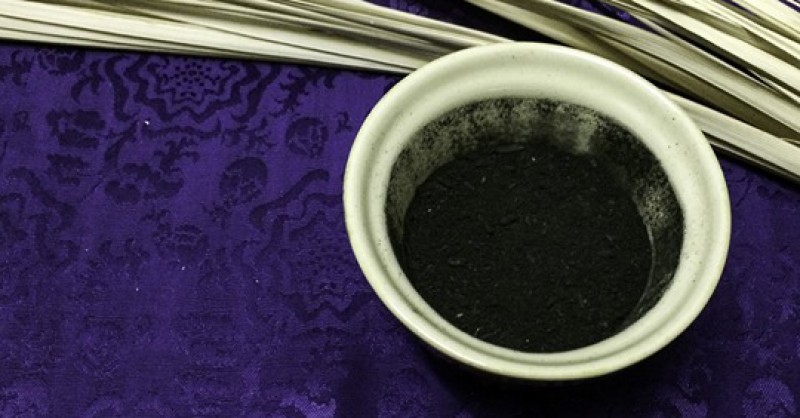 Ý nghĩa tượng trưng của Tro trong ngày thứ Tư lễ Tro là gì?