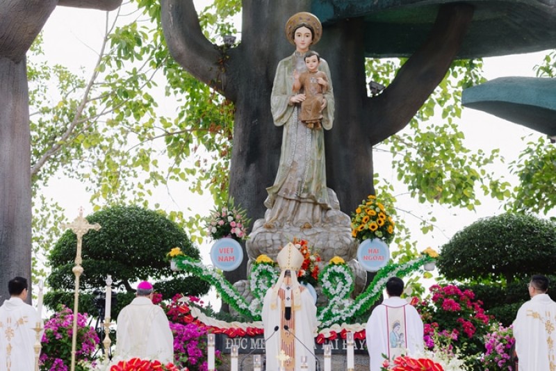 Thánh Lễ Kính Trọng Thể Đức Mẹ Hồn Xác Lên Trời tại La Vang 2021