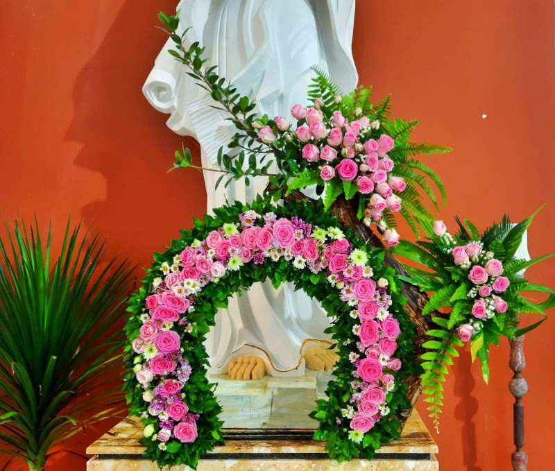 30 mẫu cắm hoa tượng Đức Mẹ và Thánh Giuse