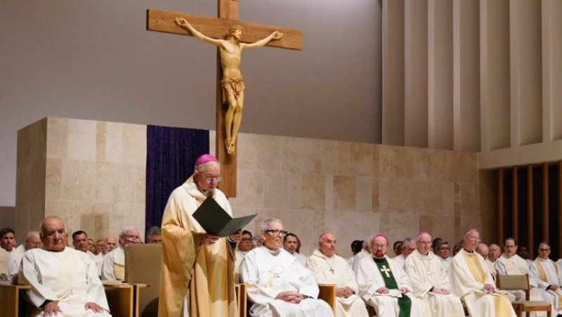Đức Thánh Cha thương tiếc và cầu nguyện cho Đức cố Giám mục Los Angeles