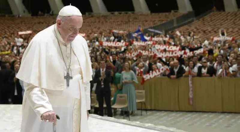 Đức Phanxicô nói với các bạn trẻ chuyển giới: “Chúa đi bên cạnh các con cả khi chúng ta là tội nhân”