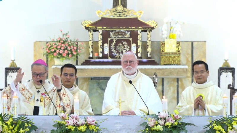 Ngoại Trưởng Tòa Thánh chủ sự thánh lễ tại nhà thờ Chánh tòa Phủ Cam  - TGP Huế