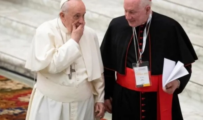 Đức Phanxicô và hồng y Marc Ouellet ngày 2 tháng 2 năm 2022 tại Vatican