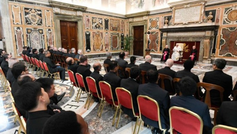 ĐTC Phanxico gặp các tu sĩ dòng Hiến sĩ Thánh Giuse Marello tham dự tổng tu nghị thứ 18   (Vatican Media)