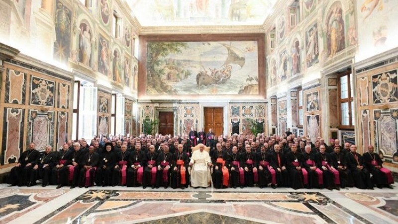 ĐTC Phanxicô gặp gỡ các Giám mục tham dự Khóa đào tạo do Bộ Giám mục tổ chức  (Vatican Media)