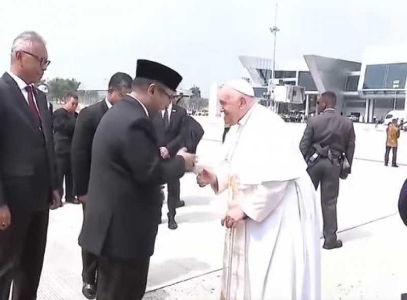 ĐTC Phanxicô chào biệt Indonesia, lên đường viếng thăm Papua New Guinea