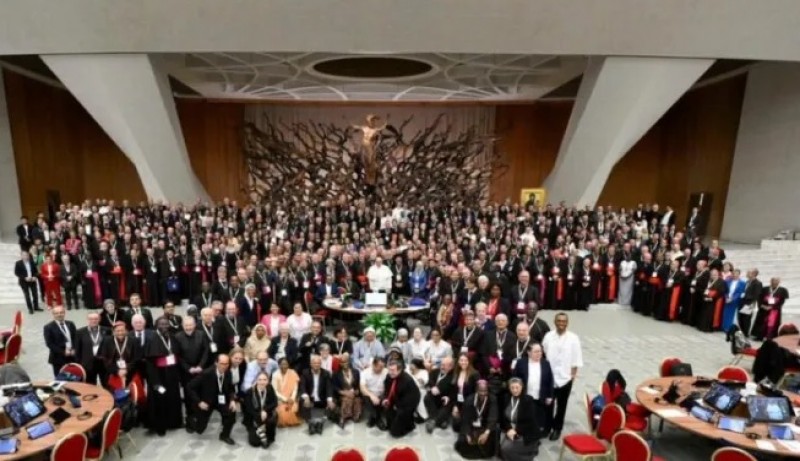 Đức Phanxicô trong phiên họp cuối cùng của Thượng Hội đồng (Vatican Media)