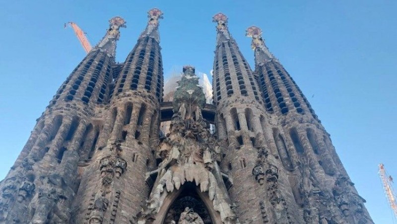 Đền thờ Sagrada familia (Thánh Gia) ở Barcelona