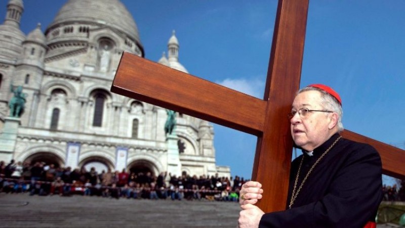 ĐHY André Vingt-Trois trong buổi Đàng Thánh Giá trước Đền thờ Sacre Coeur ngày 29/03/2013