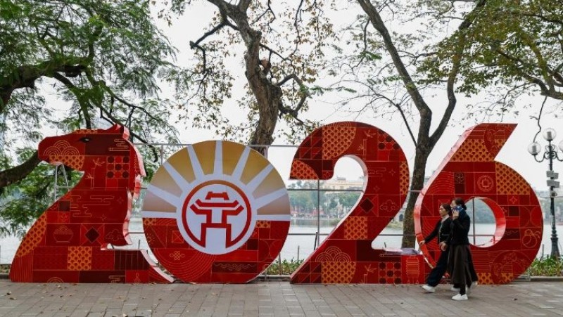 Một góc phố Hà Nội đón chào Năm Mới 2026