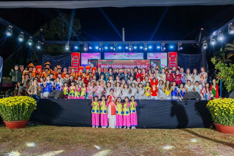 Vinh Hương: Hình ảnh Văn nghệ mừng Xuân Bính Ngọ 2026