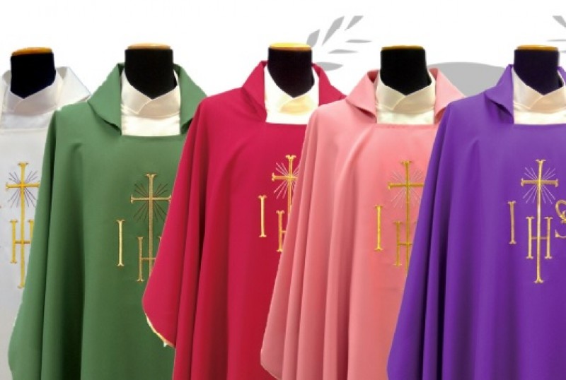 Màu áo lễ và nhịp sống của Giáo hội