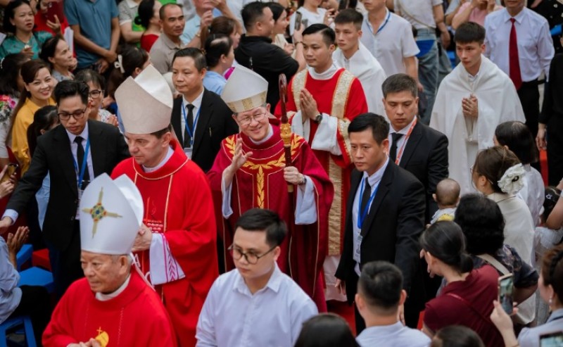 Đức Hồng y Luis Antonio G. Tagle chủ sự Thánh lễ kính Thánh Tôma Tông đồ tại Nhà thờ Chính tòa Hà Nội